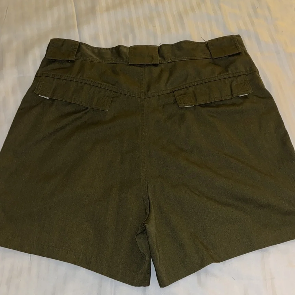 Golden Bear 1980’s Mens Cargo Shorts.  Size 38.  Excellent pre-owned condition.